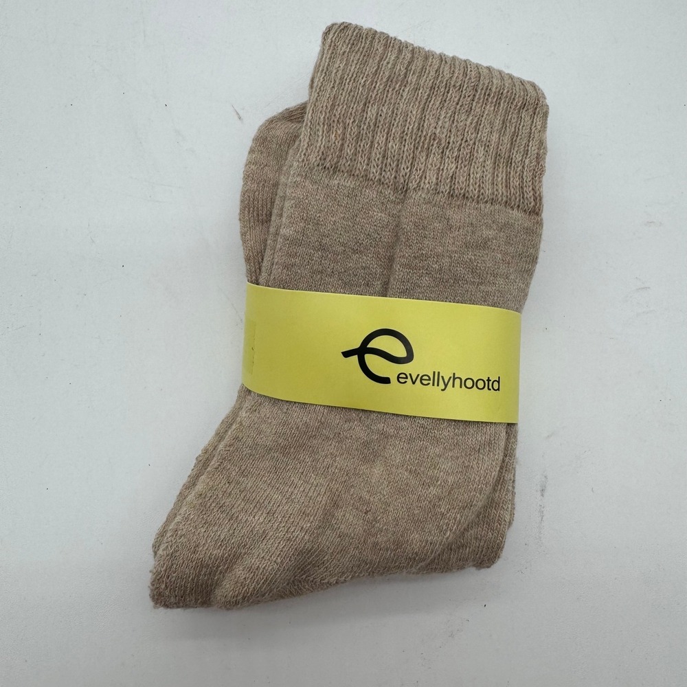 EVELLYHOOTD Tan Knit Crew Socks Ribbed Cuff Beige One Pair Size Unmarked